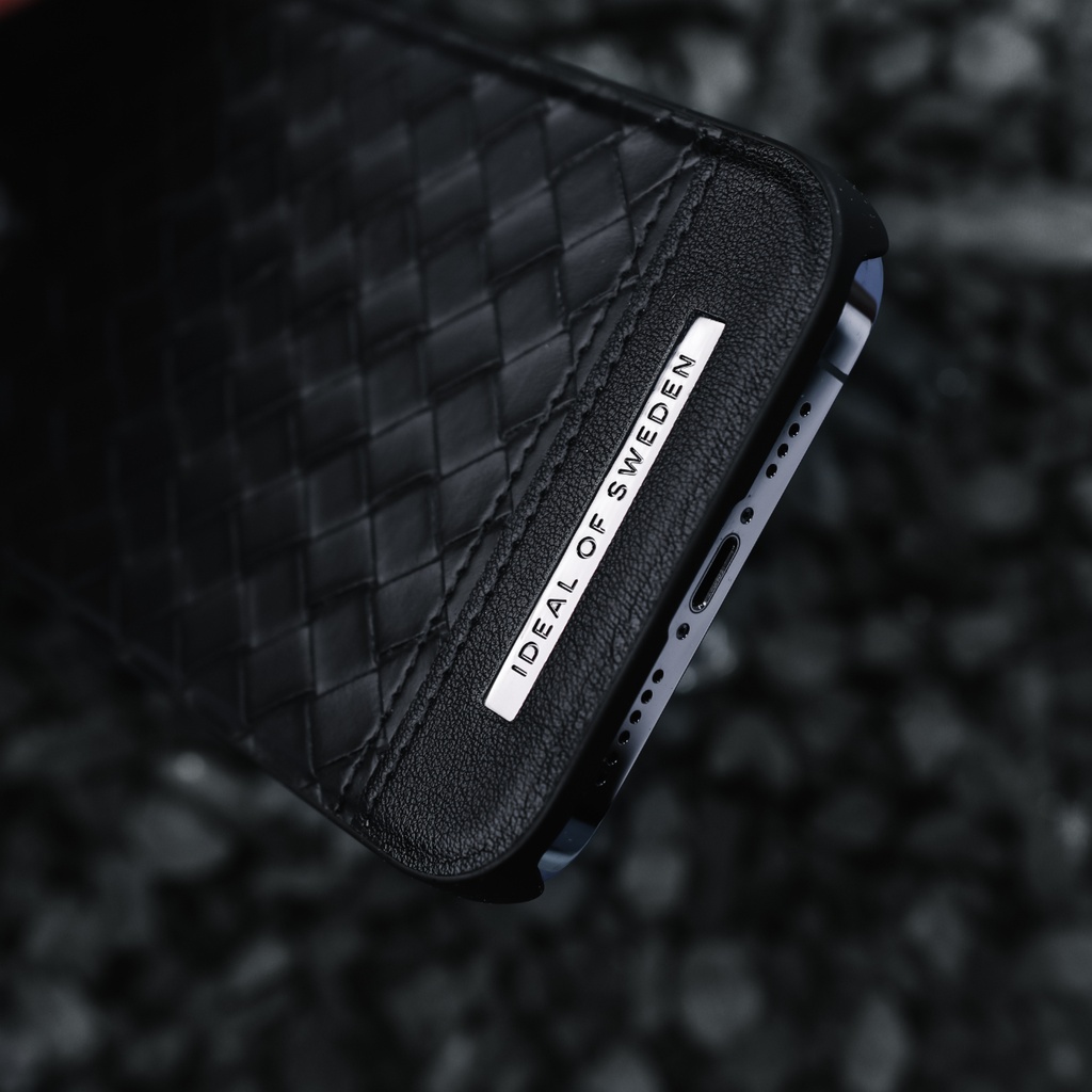 iDeal of Sweden Atelier iPhone 13 Pro (Braided Onyx Black